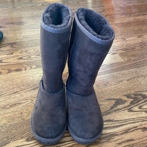 Great condition, chocolate brown suede tall Ugg boots. Size big kid 1.
